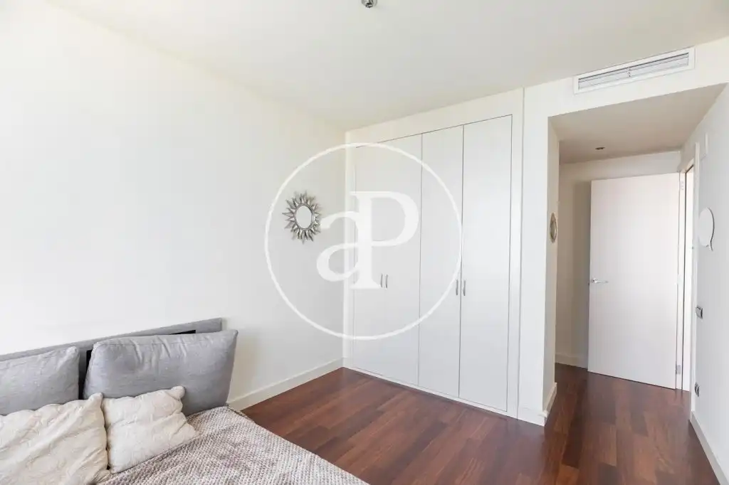 Habitación de Ático en venta en Barcelona con Aire acondicionado, Calefacción y Terraza