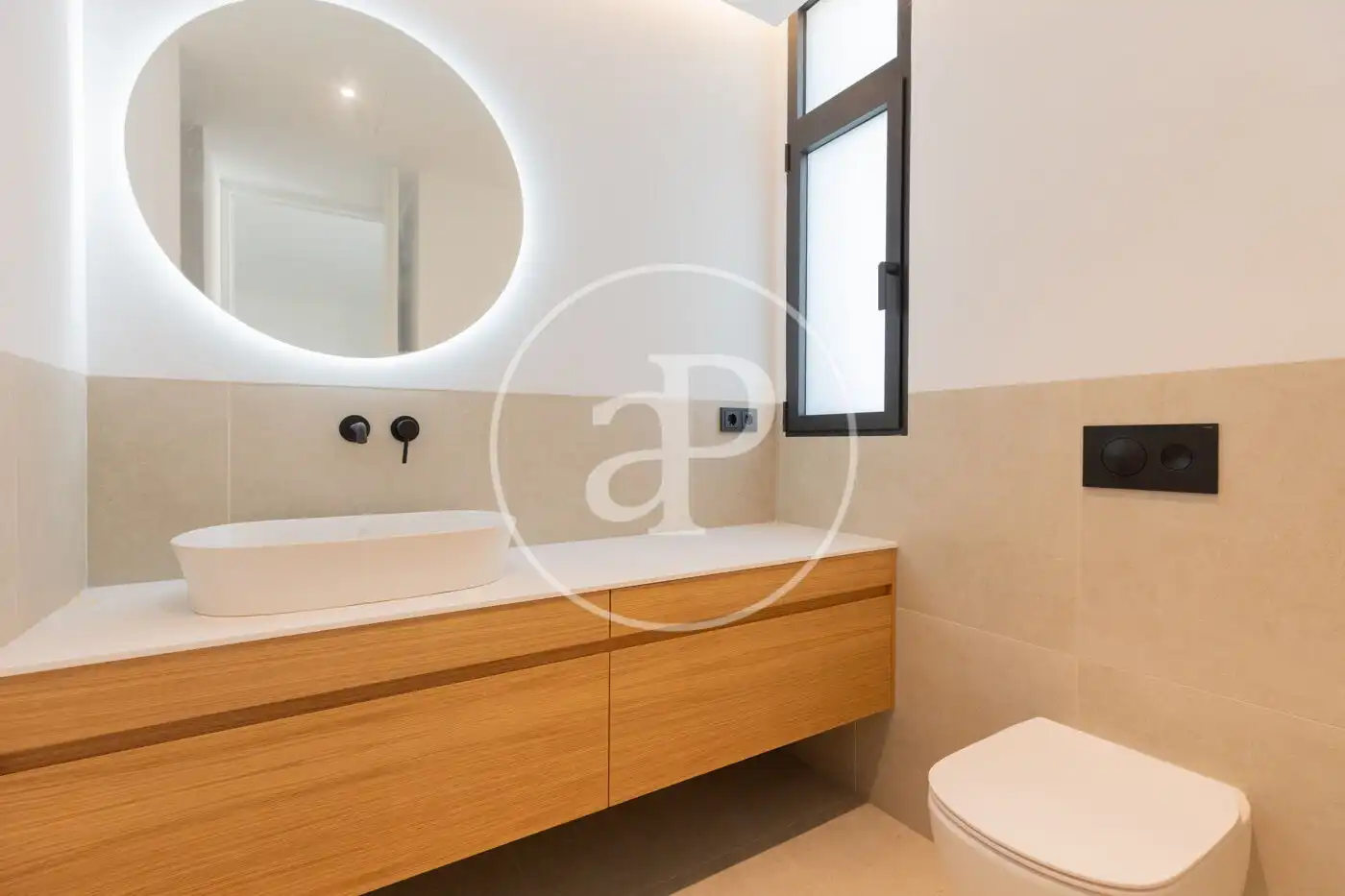 Baño de Piso en venta en  Palma de Mallorca con Aire acondicionado, Calefacción y Jardín privado