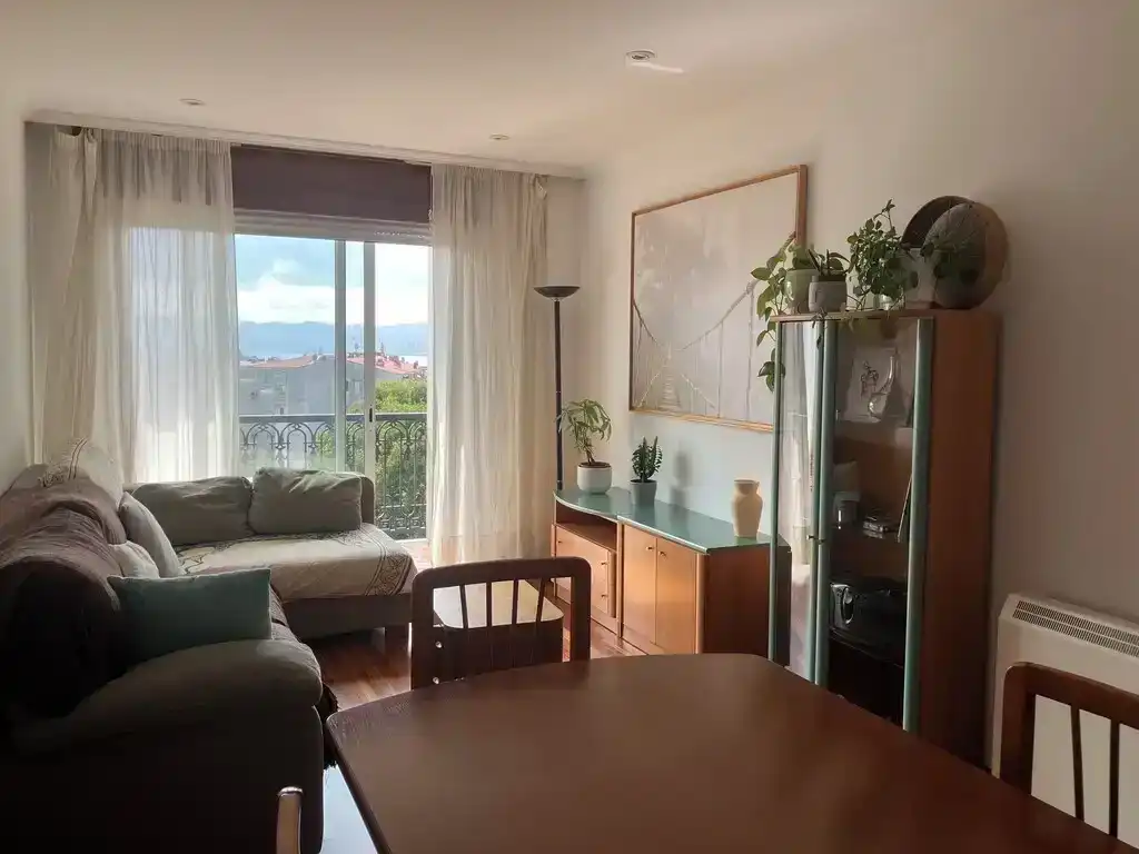 Sala de estar de Piso de alquiler en Cangas  con Parquet, Trastero y Amueblado