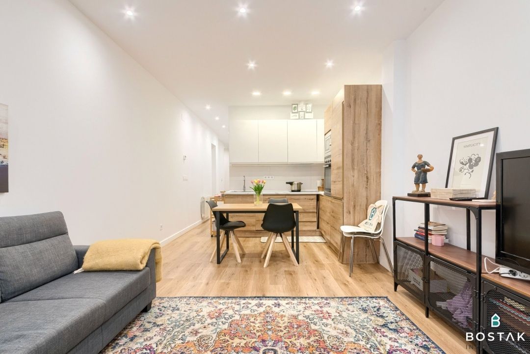 Living room of Flat for sale in Bilbao   with Heating and Furnished