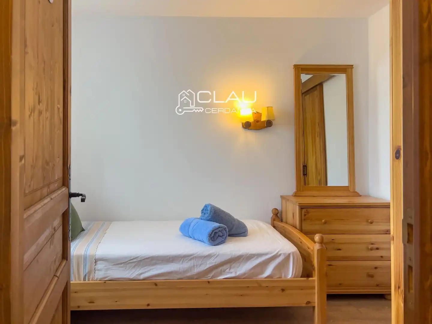 Bedroom of Detached homes for rent in Osséja  with Heating, Private garden and Parquet flooring