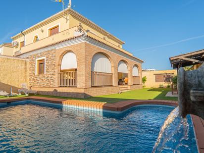 Schwimmbecken von Haus oder Chalet zum verkauf in Villanueva de Algaidas mit Klimaanlage und Schwimmbad