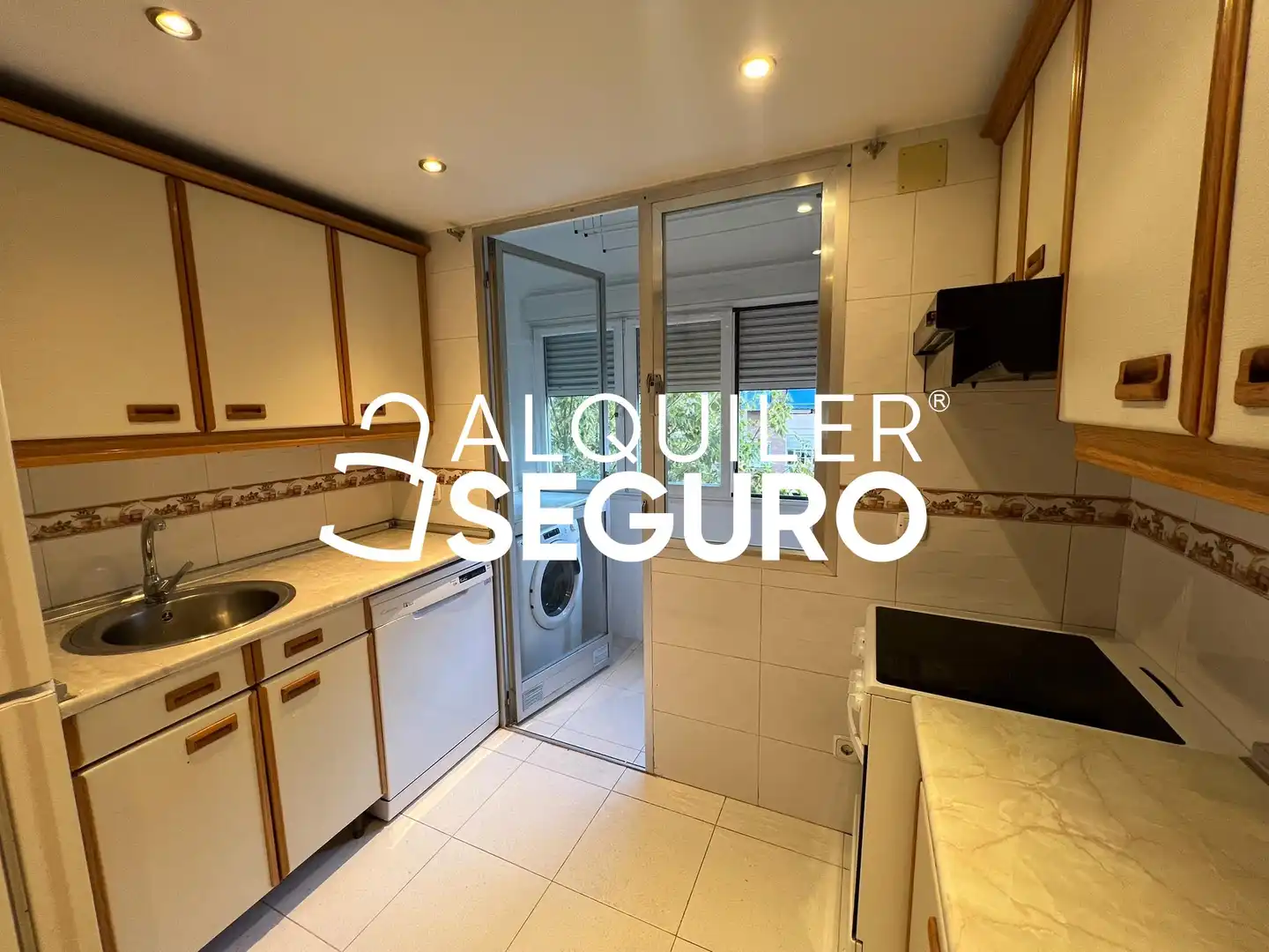 Cocina de Piso de alquiler en Madrid con Calefacción y Amueblado