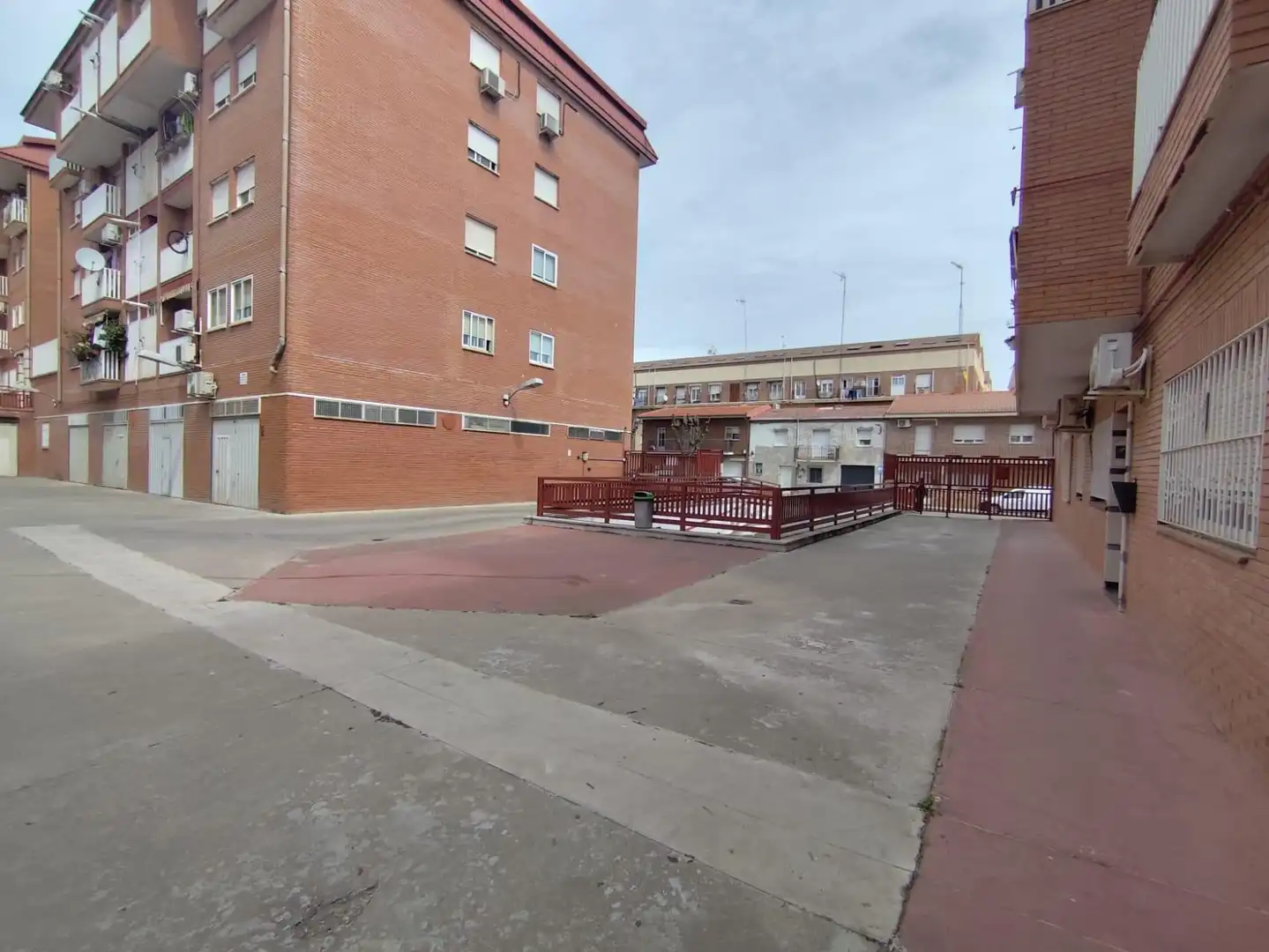 Aparcament de Dúplex en venda en Azuqueca de Henares amb Aire condicionat i Calefacció