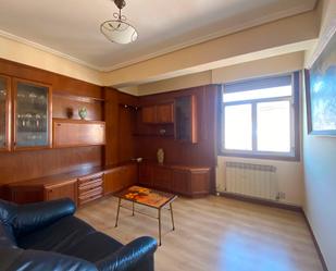 Sala d'estar de Pis en venda en Vitoria - Gasteiz amb Calefacció, Traster i Moblat
