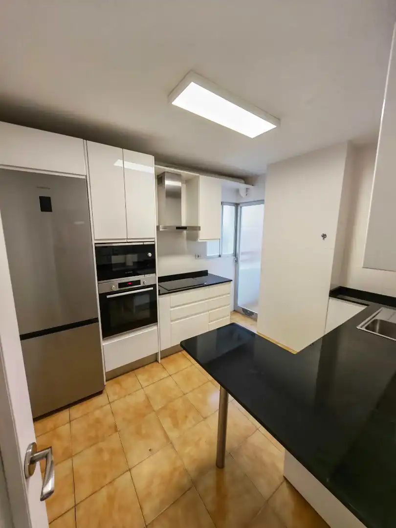 Küche von Wohnung zur Miete in Sur