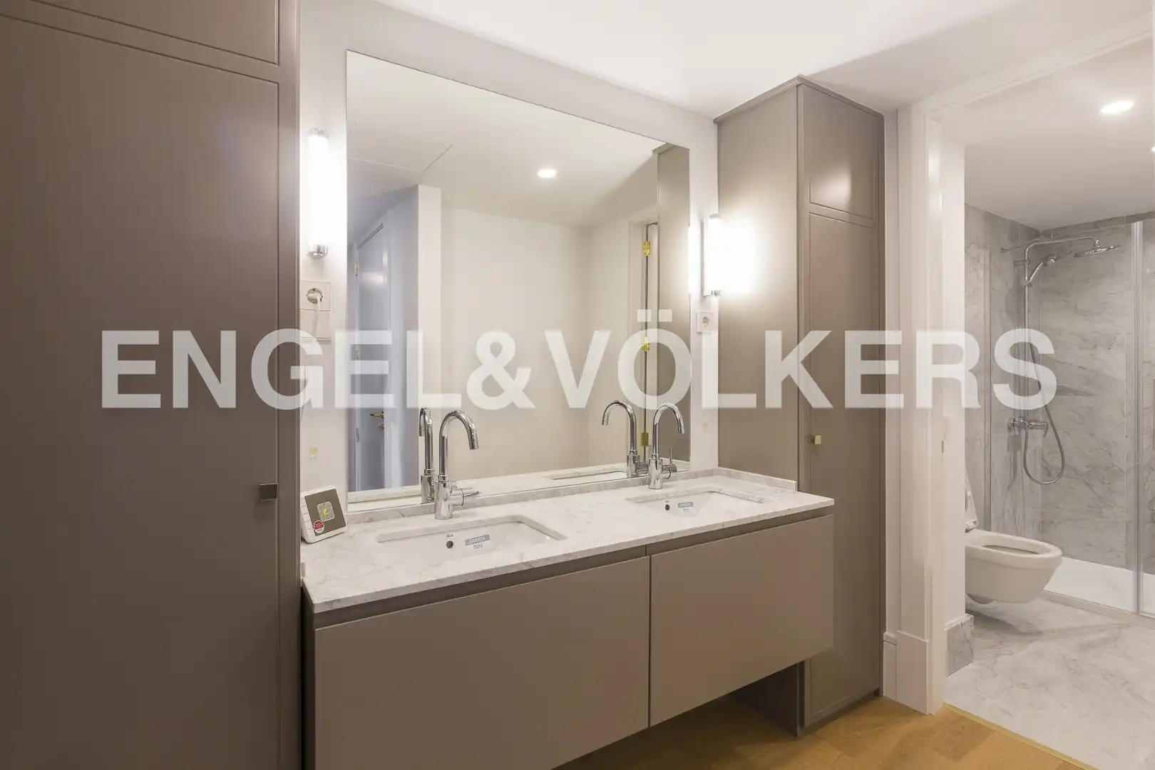 Bathroom of Flat for rent in Madrid  with Air Conditioner, Heating and Storage room