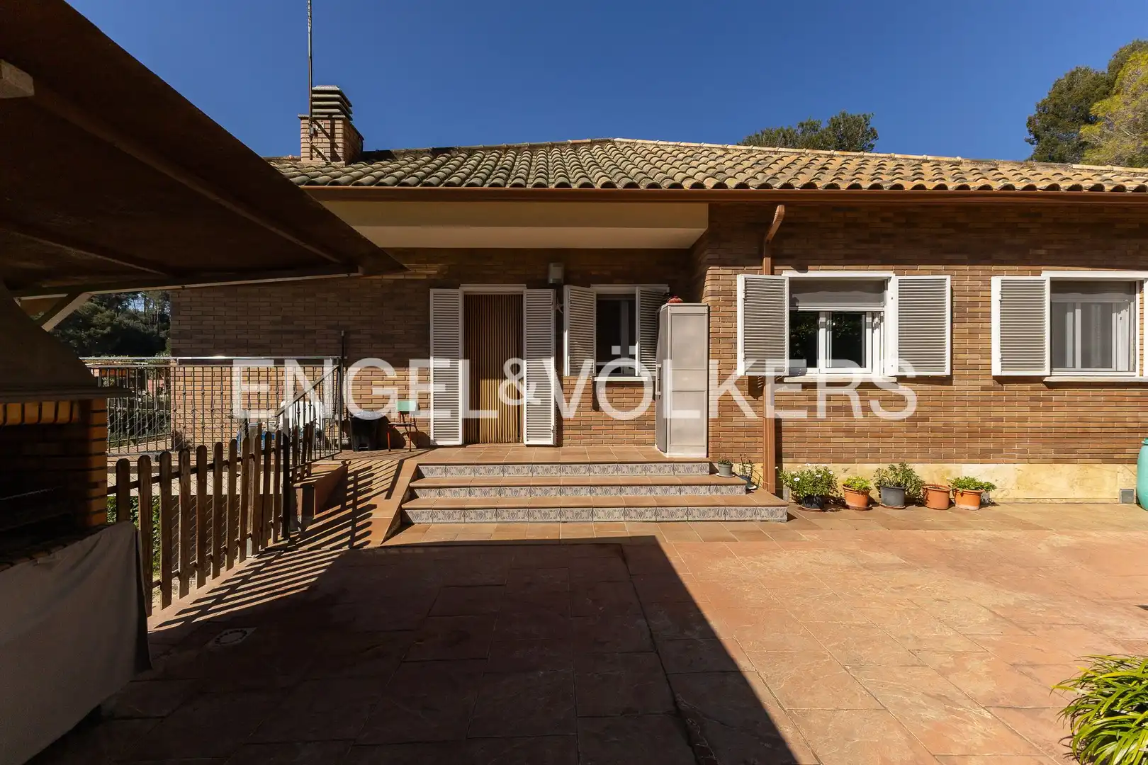 Vista exterior de Casa o xalet en venda en Rubí amb Aire condicionat, Calefacció i Traster