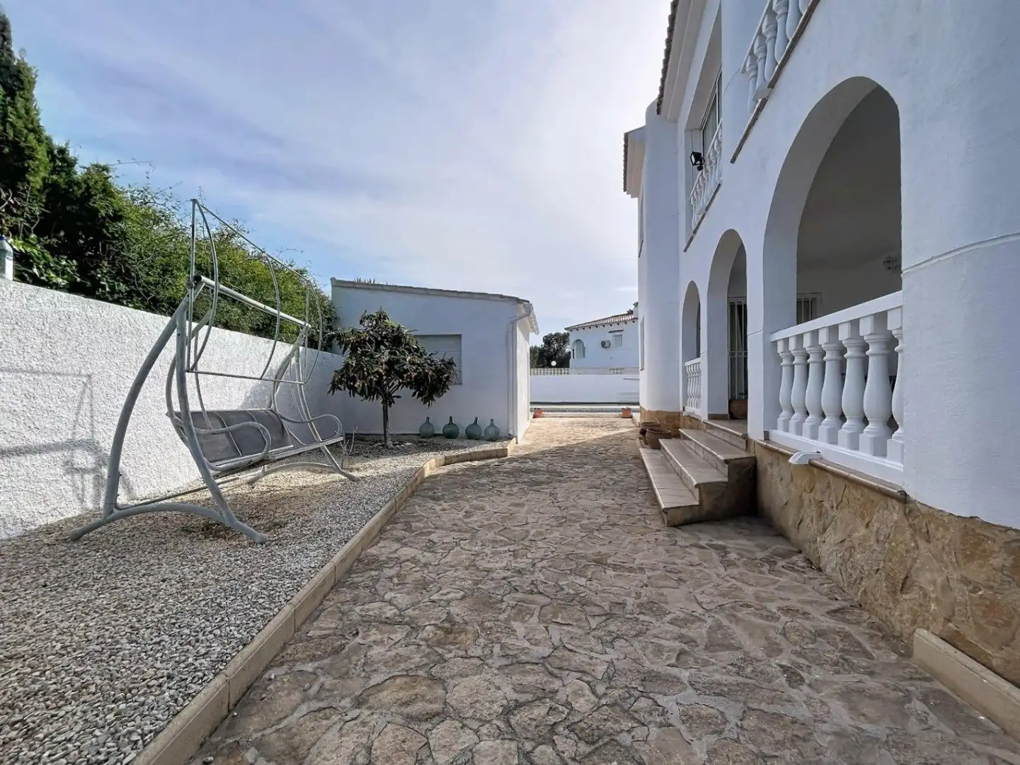 Vista exterior de Casa o xalet en venda en L'Alfàs del Pi amb Aire condicionat, Calefacció i Jardí privat