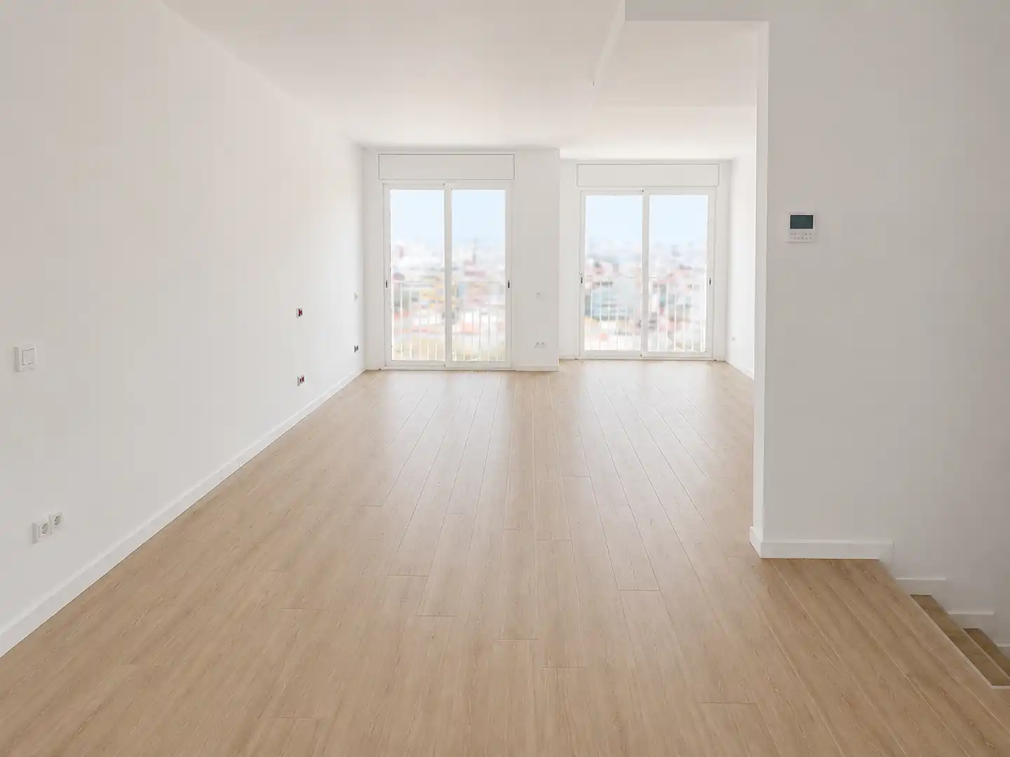 Living room of Detached homes for sale in Santa Coloma de Gramenet  with Air Conditioner, Heating and Parquet flooring