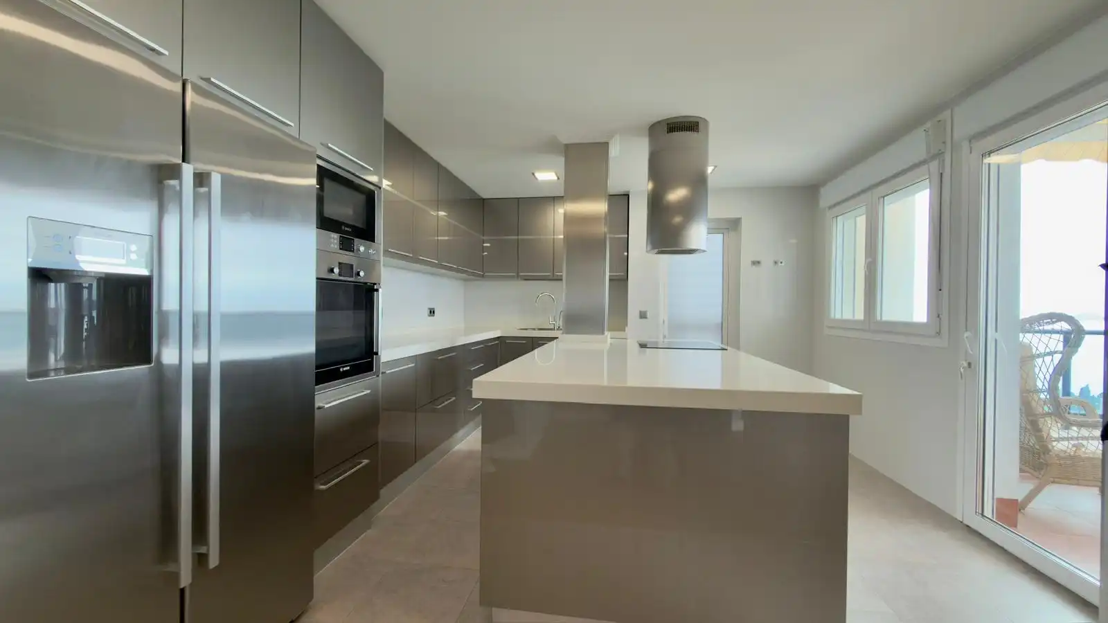 Küche von Dachboden zum Verkauf in Villajoyosa / La Vila Joiosa mit Klimaanlage, Privatgarten und Terrasse