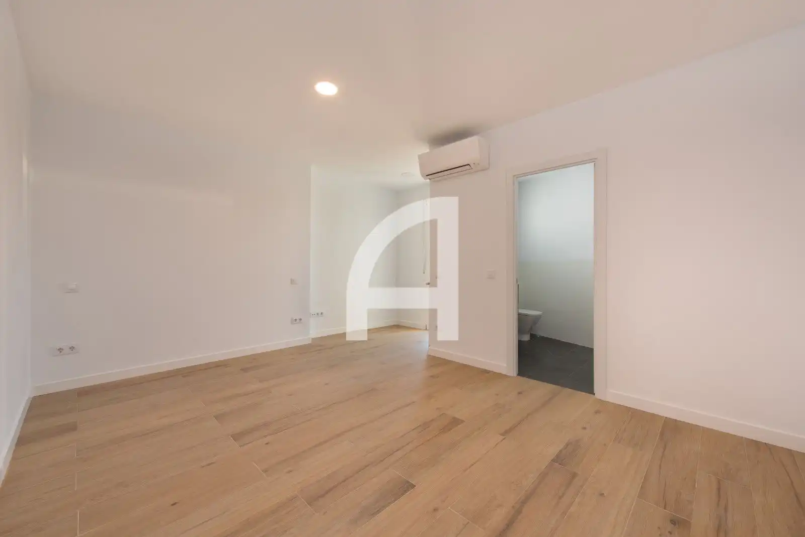 Bedroom of Attic for rent in Madrid  with Air Conditioner, Heating and Terrace