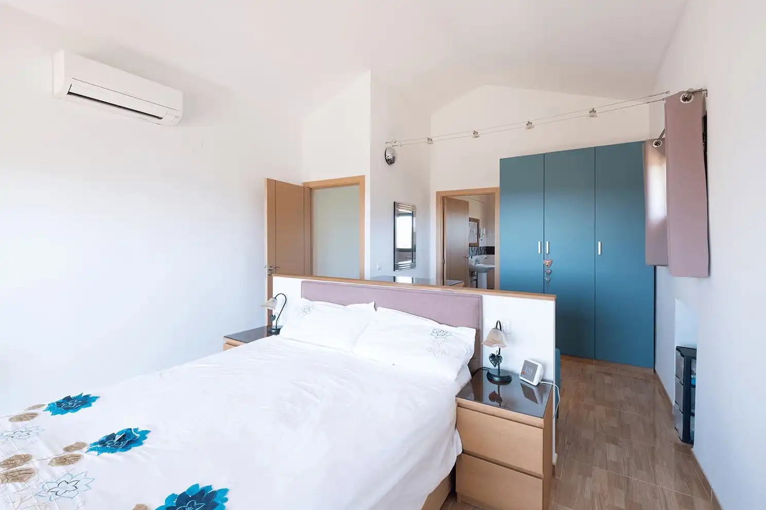 Habitación de Finca rústica en venta en Montánchez con Aire acondicionado, Calefacción y Jardín privado