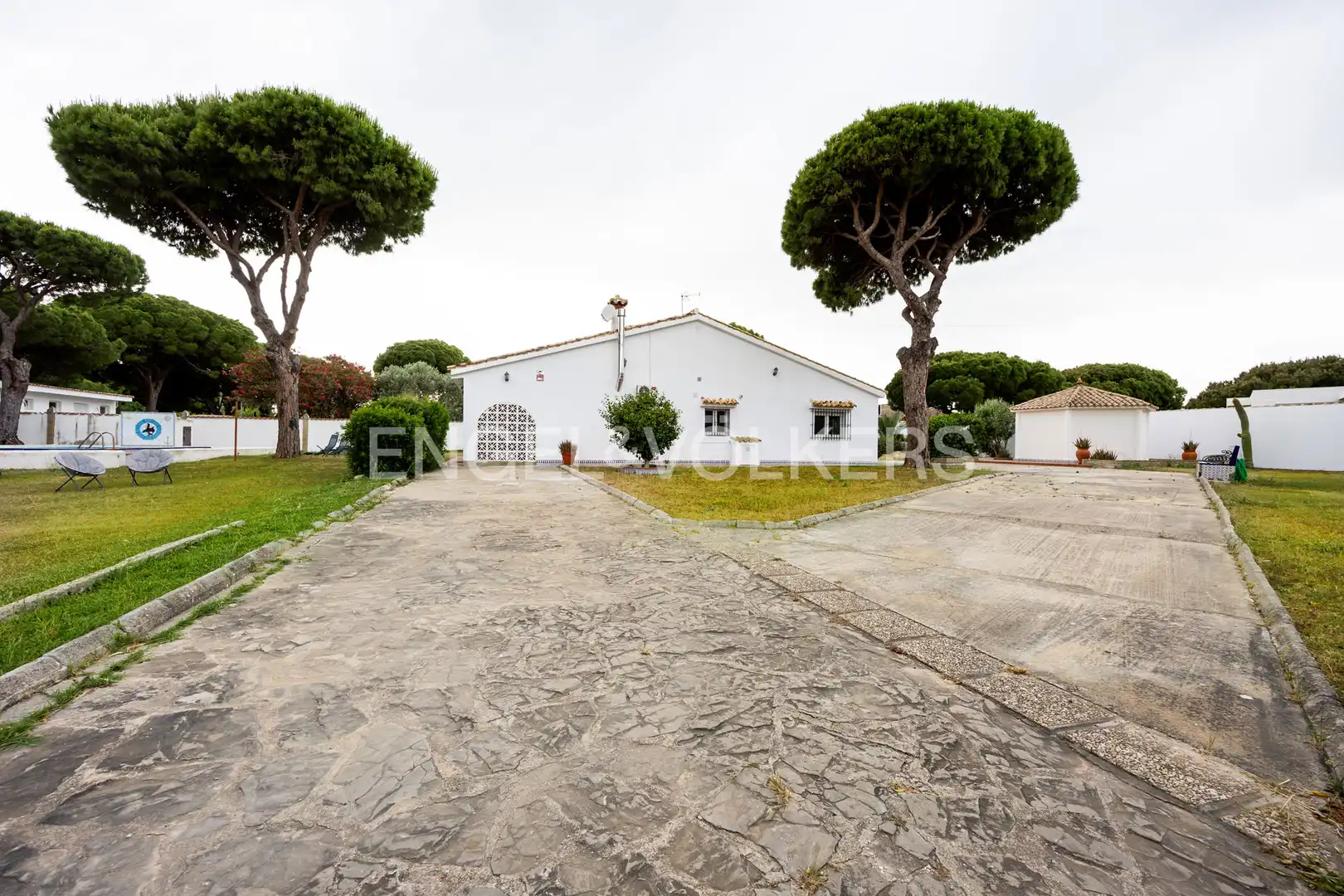 Exterior view of Houses for sale in Chiclana de la Frontera  with Air Conditioner, Heating and Private garden