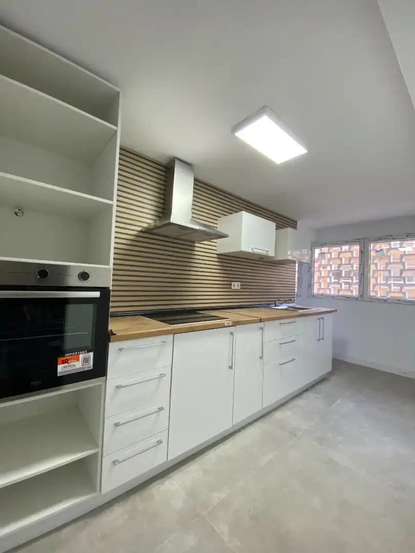 Cocina de Piso en venta en Alicante / Alacant con Trastero, Horno y Microondas