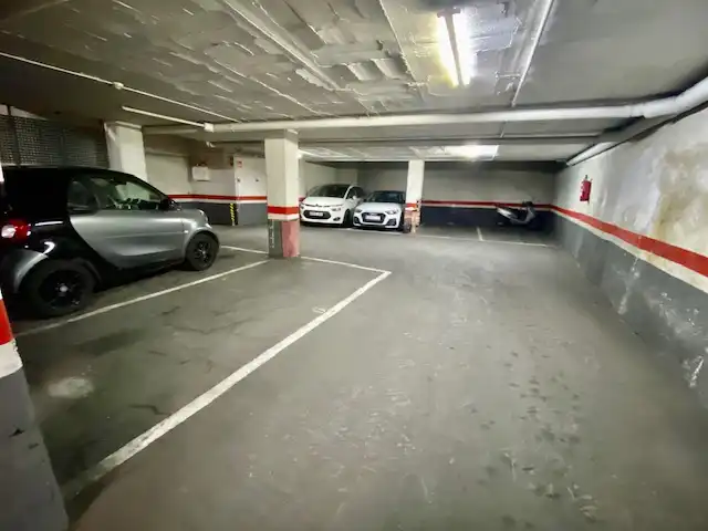 Einzelparkplatz zur Miete in Carrer d'Elkano 19, imagen 2