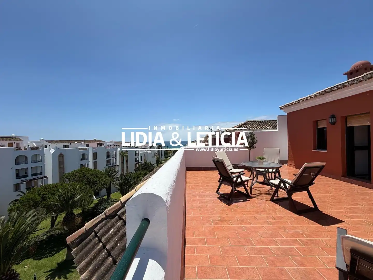 Außenansicht von Dachboden zum Verkauf in Zahara de los Atunes mit Privatgarten, Terrasse und Abstellraum
