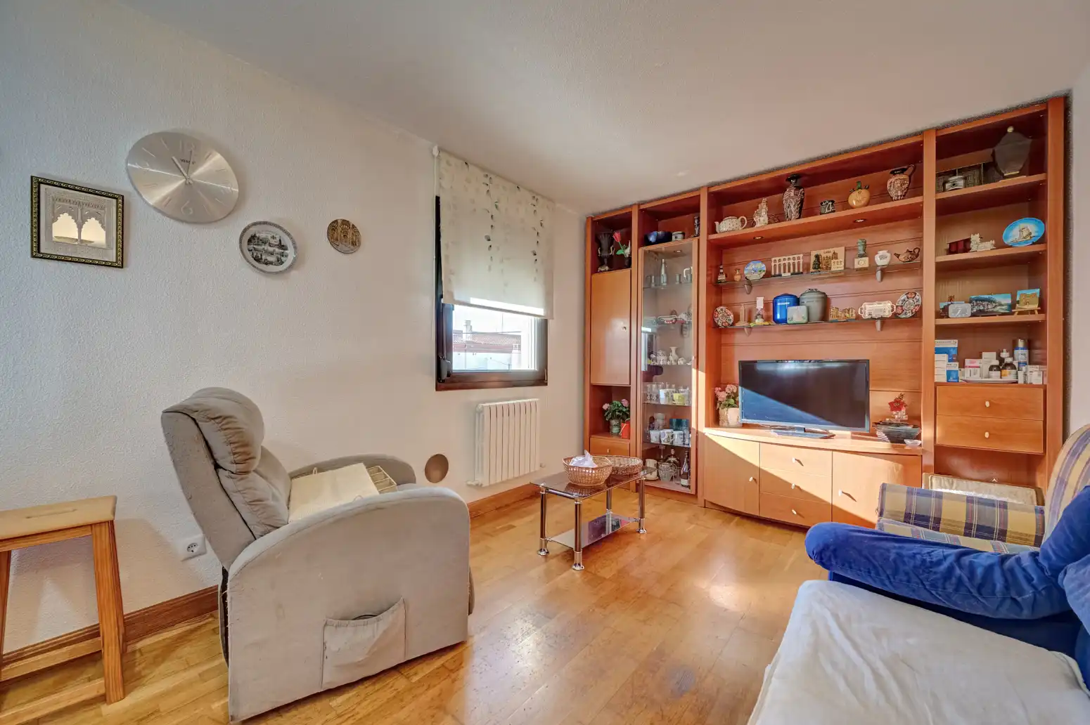 Wohnzimmer von Wohnung zum Verkauf in  Pamplona / Iruña mit Parkett, Terrasse und Abstellraum