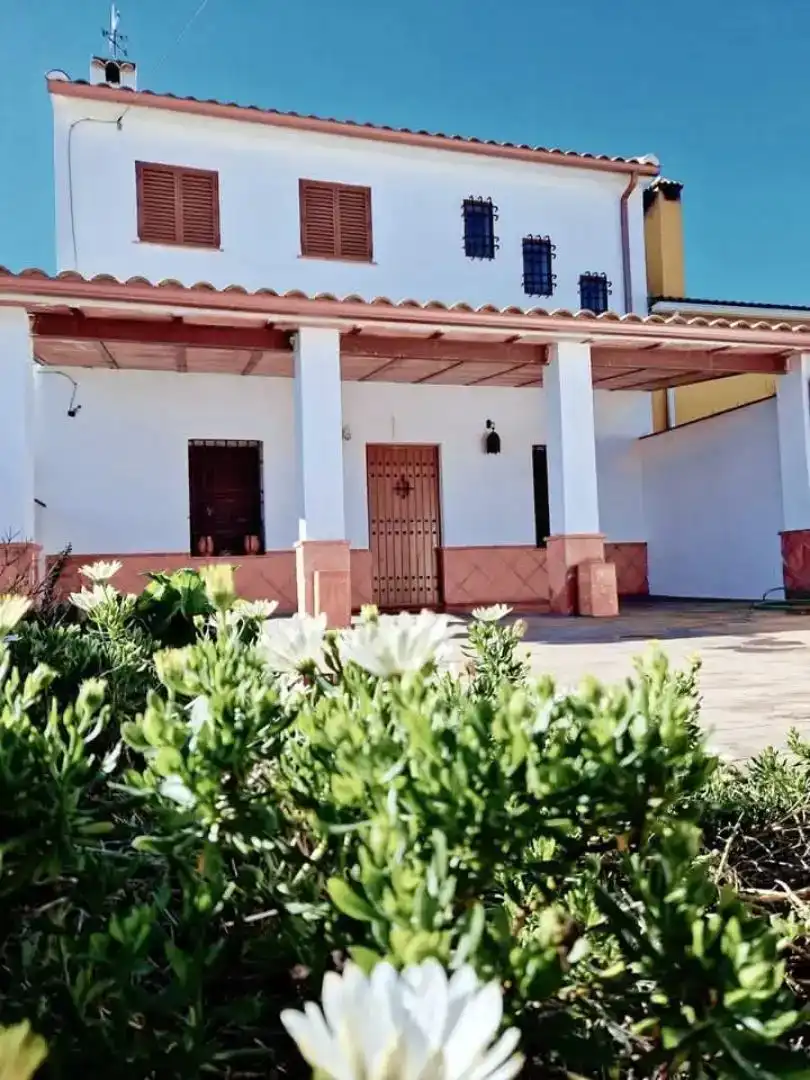 Vista exterior de Casa adosada en venda en Obejo amb Aire condicionat, Jardí privat i Piscina
