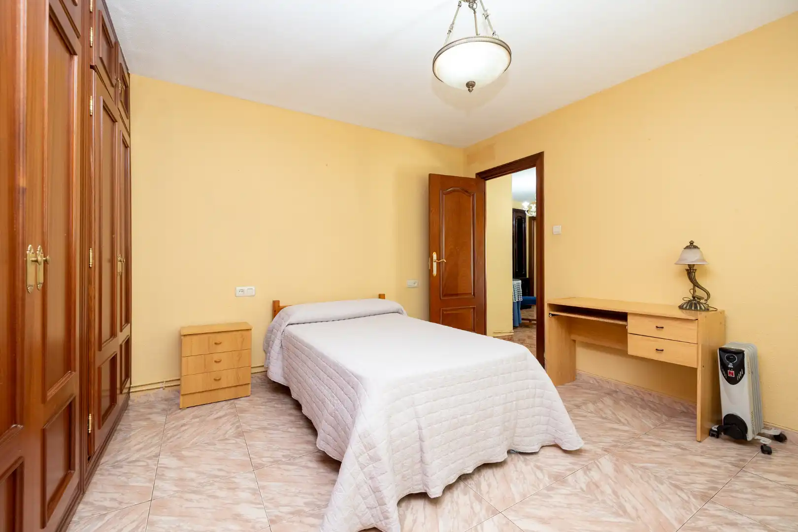 Habitación de Piso de alquiler en Granada con Calefacción, Amueblado y Lavadora