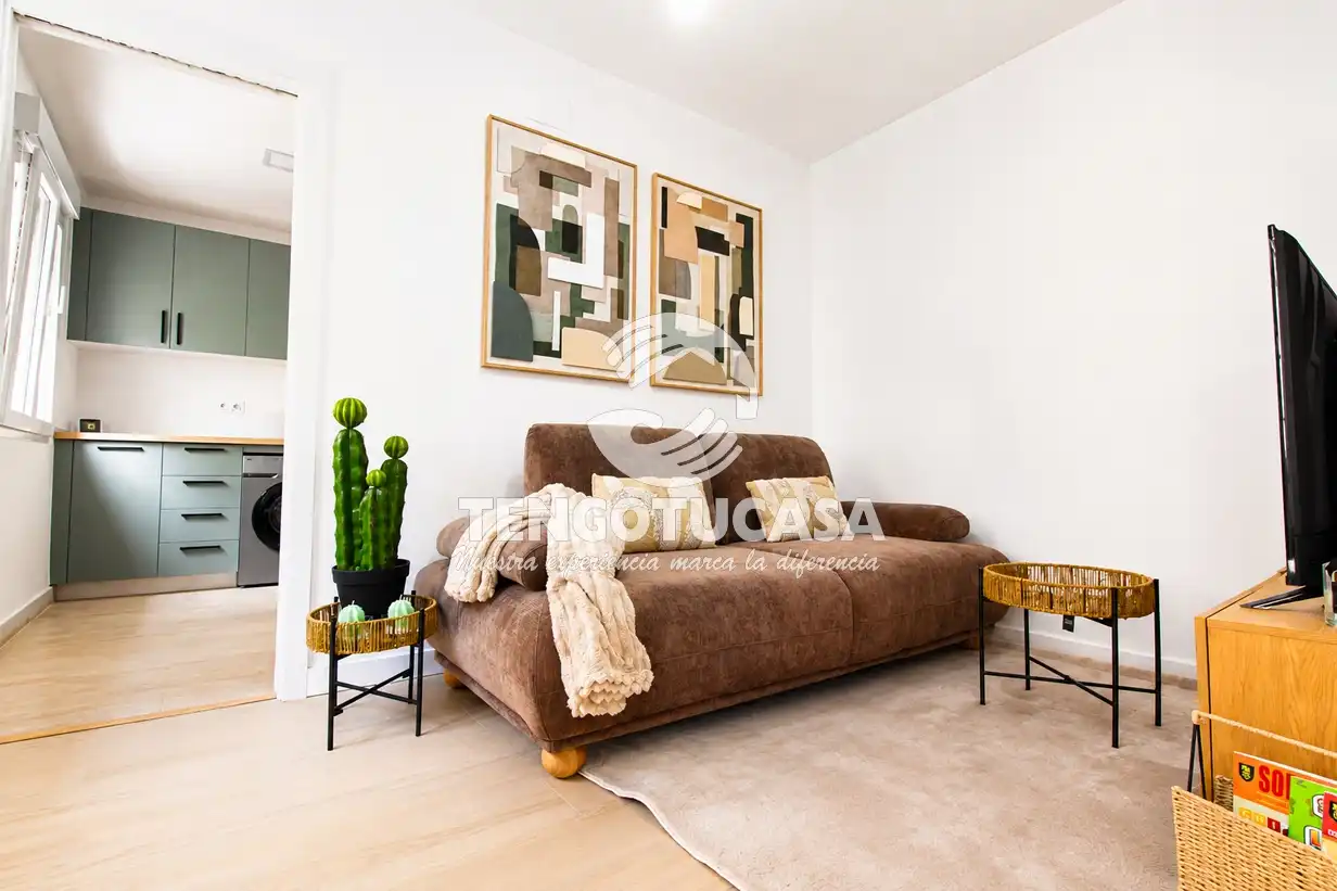 Living room of Flat for sale in Madrid  with Air Conditioner, Furnished and Oven