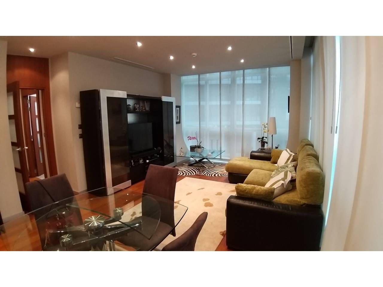 Sala d'estar de Pis en venda en Bilbao  amb Aire condicionat i Alarma