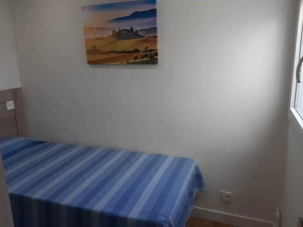 Habitación de Apartamento en venta en Burgos con Calefacción y Amueblado