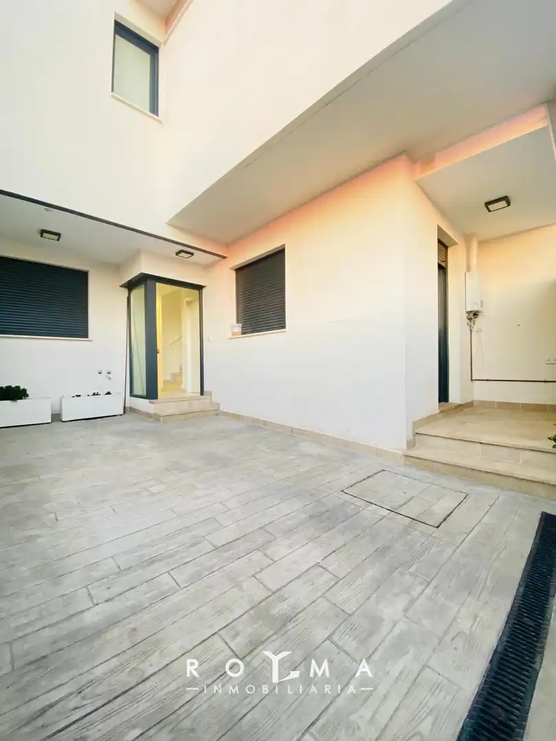 Casa a schiera con terrazza in affitto a Entrenúcleos, imagen 3