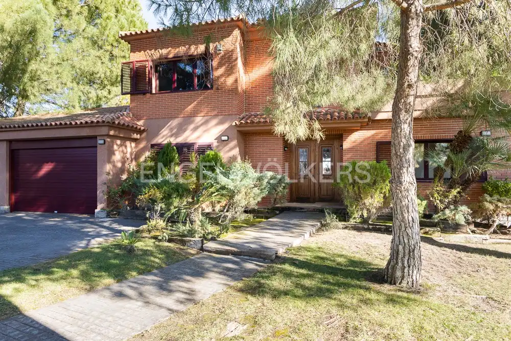 Exterior view of Houses for sale in La Pobla de Vallbona  with Air Conditioner, Heating and Private garden