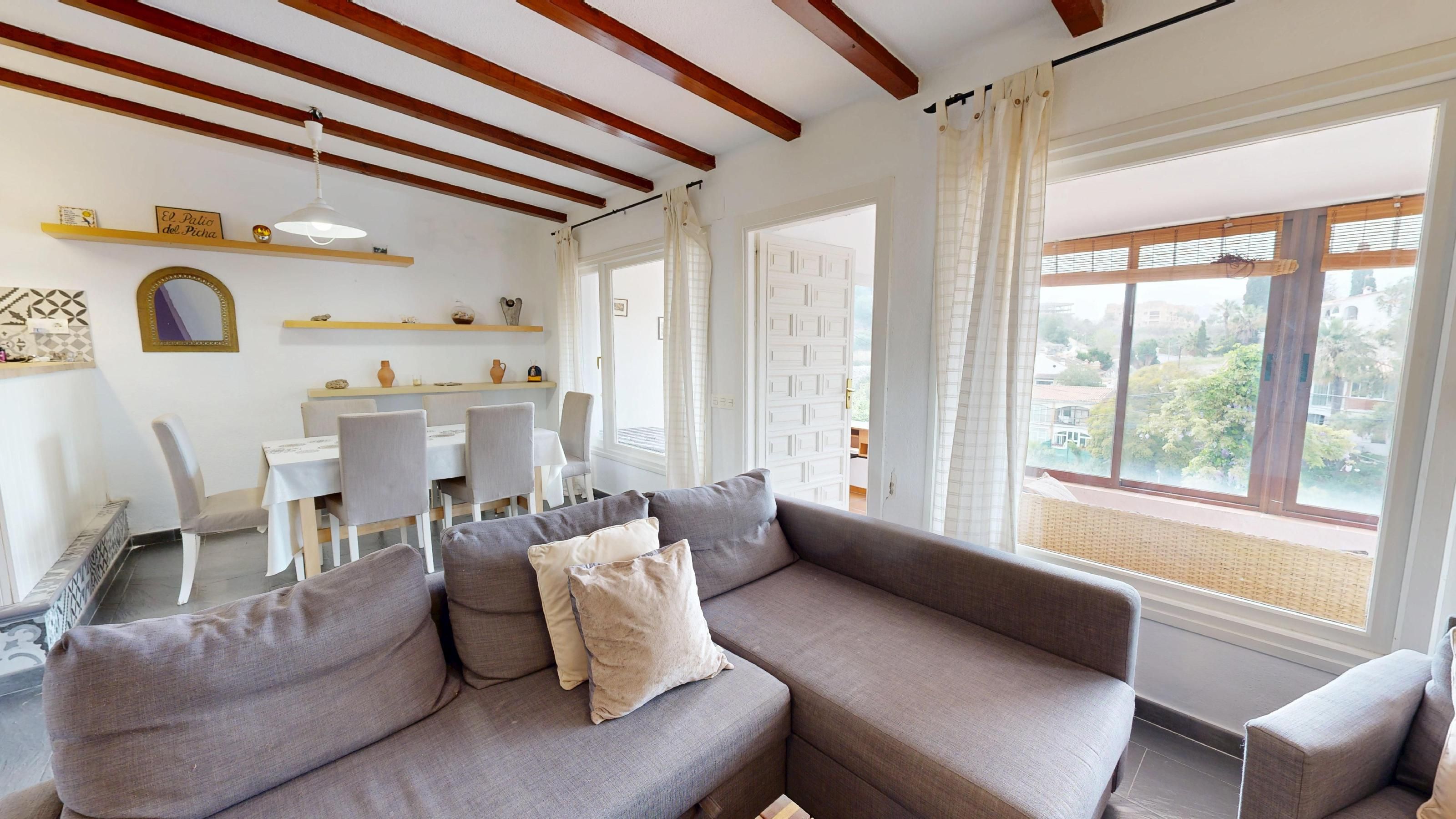 Sala d'estar de Casa adosada en venda en Fuengirola amb Aire condicionat i Terrassa