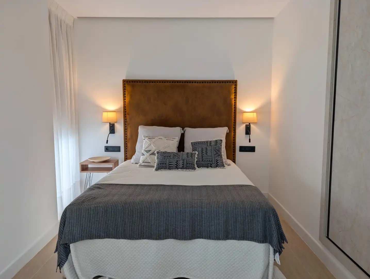 Bedroom of Flat for rent in Sanlúcar la Mayor  with Air Conditioner, Heating and Furnished