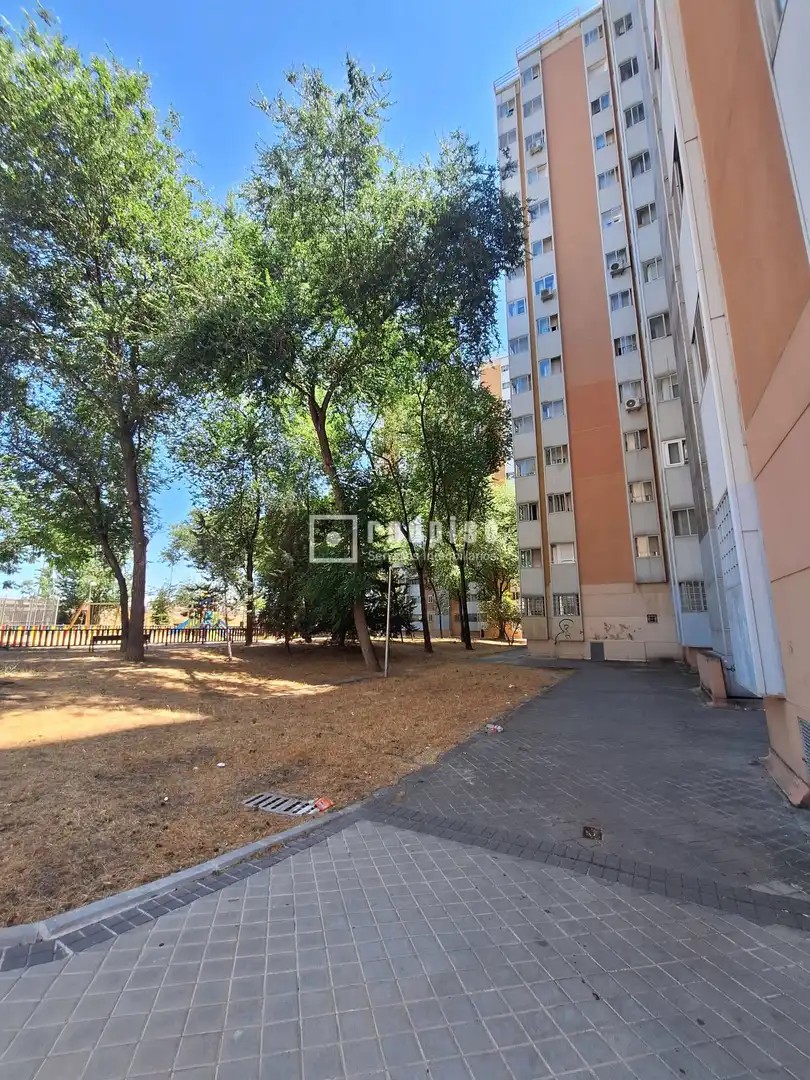 Vista exterior de Pis en venda en Madrid amb Calefacció, Parquet i Terrassa