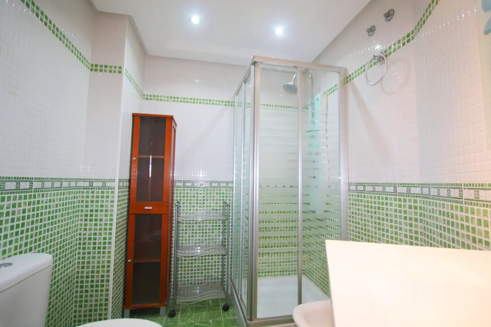 Baño de Piso en venta en Albacete con Calefacción, Trastero y Amueblado