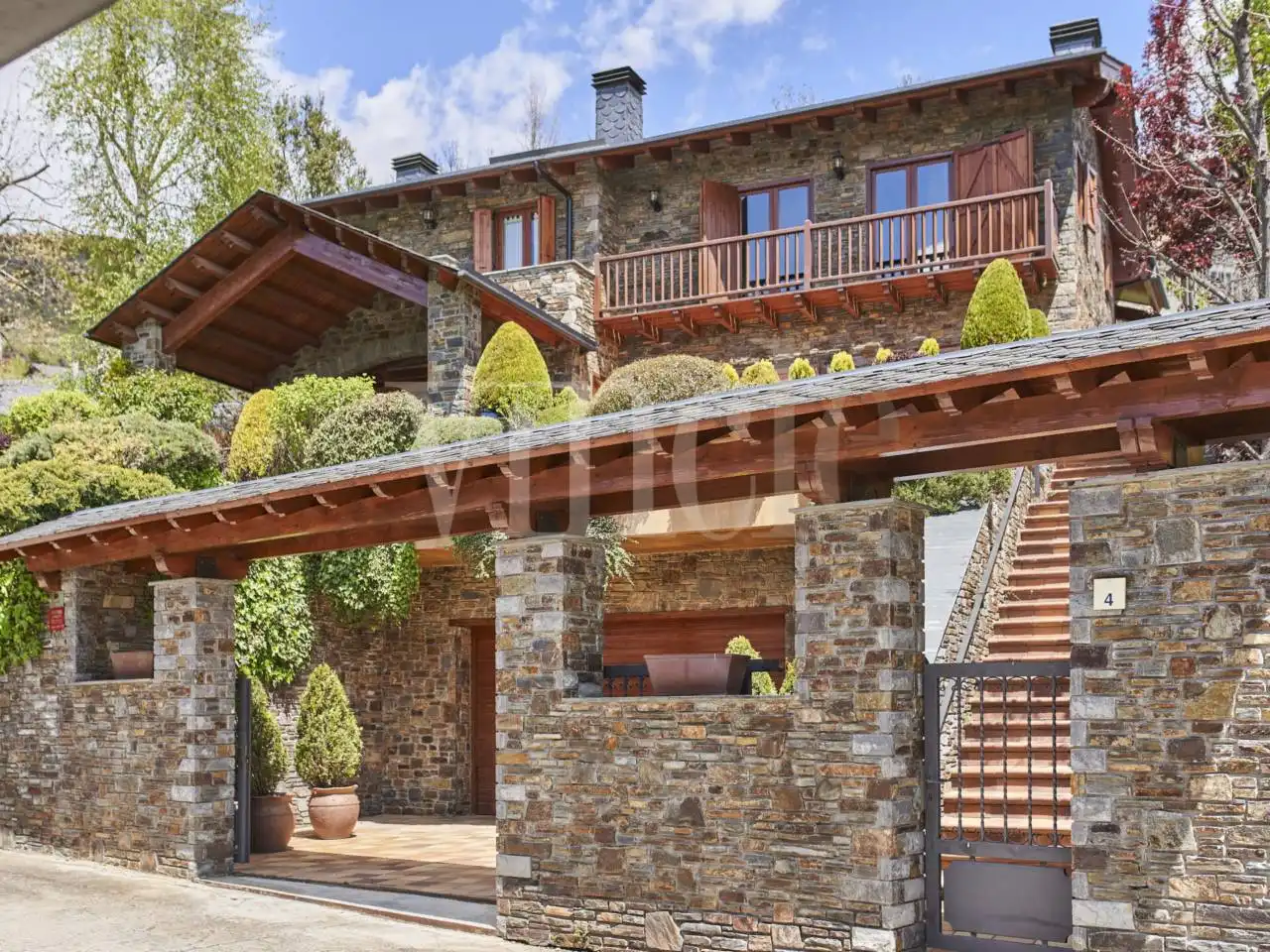 Vista exterior de Casa o xalet en venda en Prullans amb Calefacció, Jardí privat i Terrassa