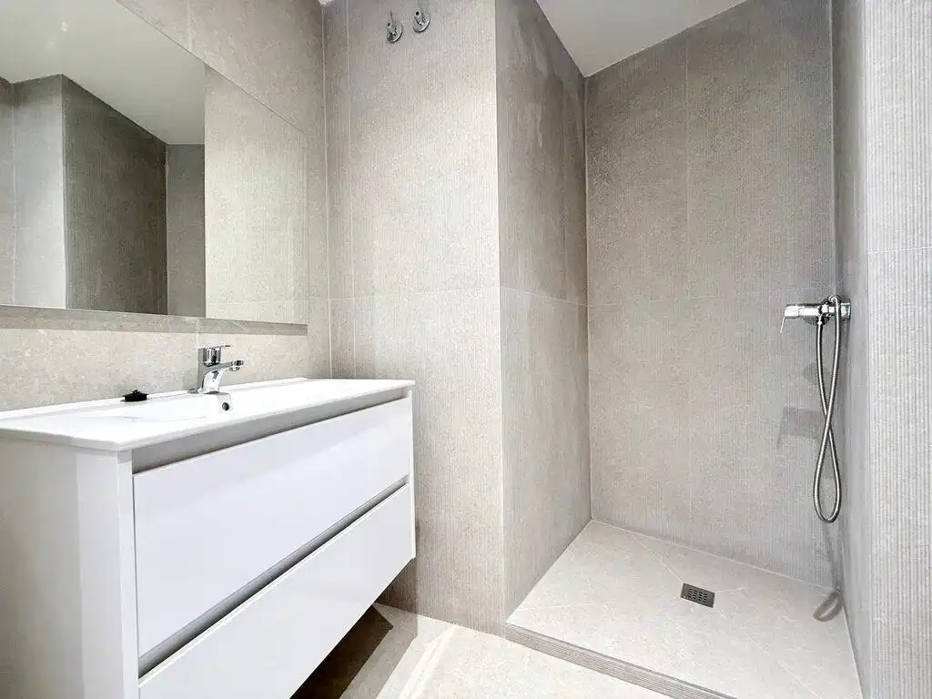 Bathroom of Flat for sale in Figueres  with Air Conditioner, Terrace and Balcony