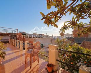 Exterior view of Single-family semi-detached for sale in El Masnou  with Terrace and Balcony