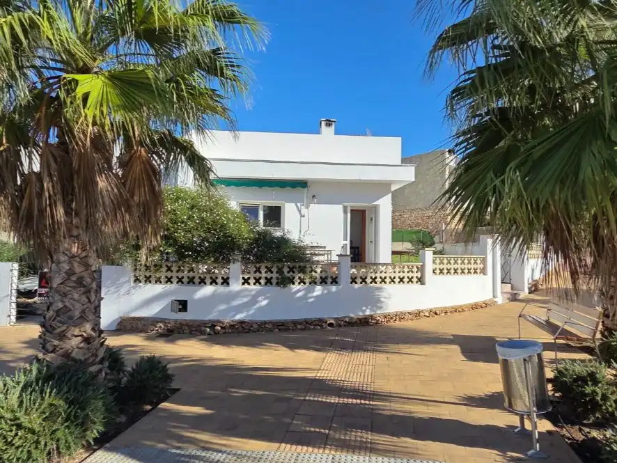 Casa con jardín en venta en Paseo maritimo 43
