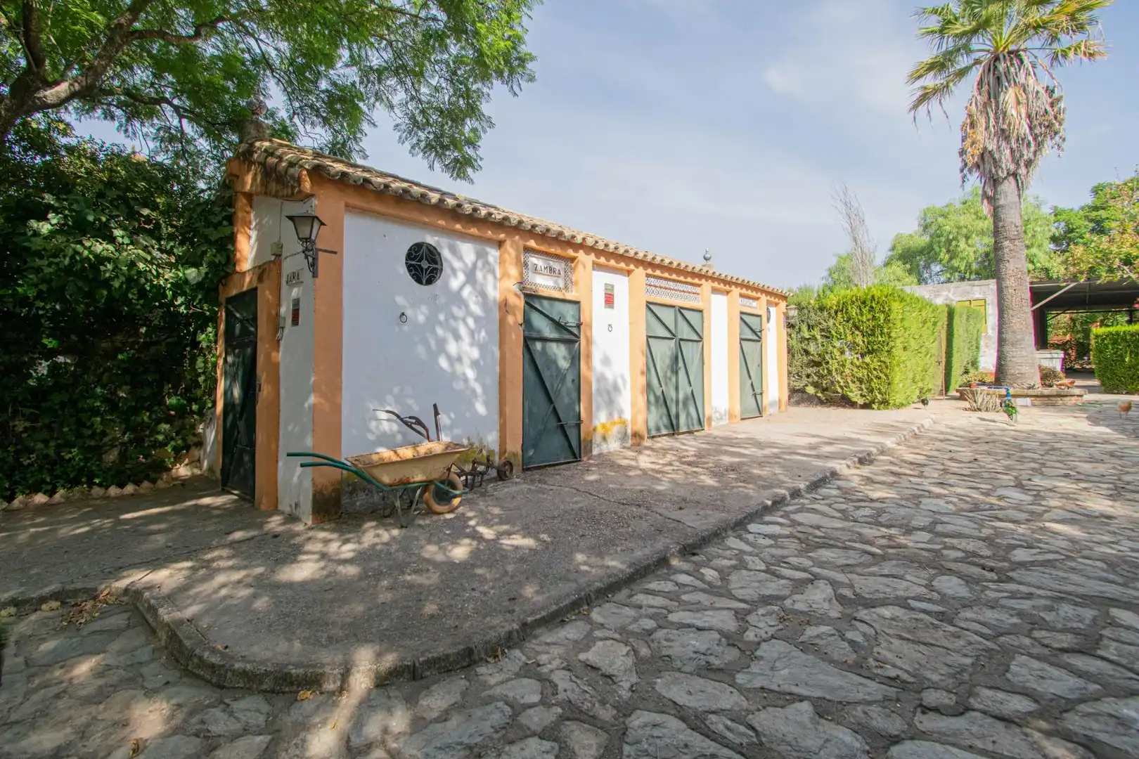 Außenansicht von Country house zum Verkauf in Mairena del Aljarafe mit Terrasse, Schwimmbad und Balkon
