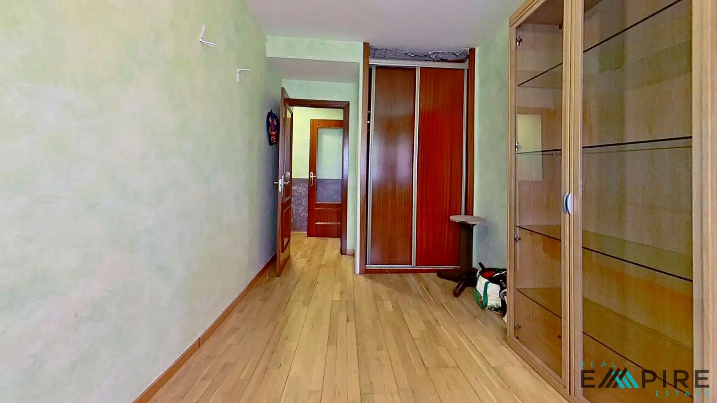 Piso en venta en Madrid con Calefacción, Trastero y Piscina