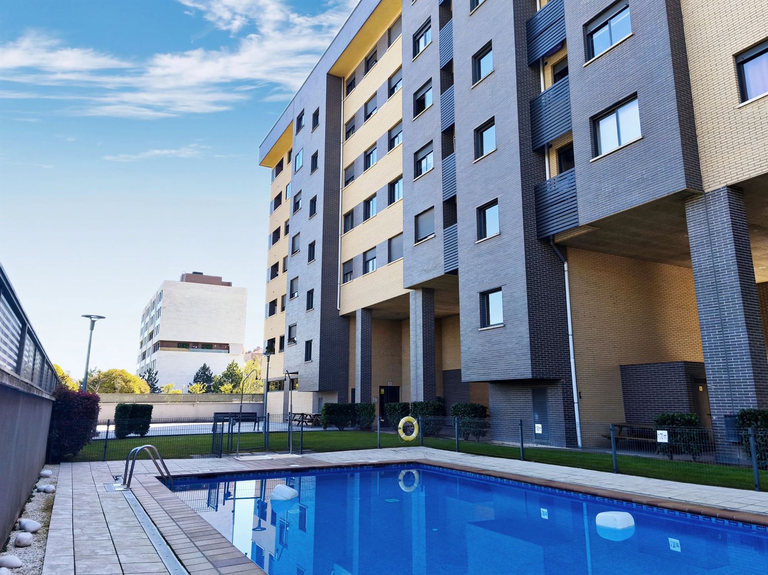 Piscina de Pis en venda en  Logroño amb Calefacció, Jardí privat i Parquet