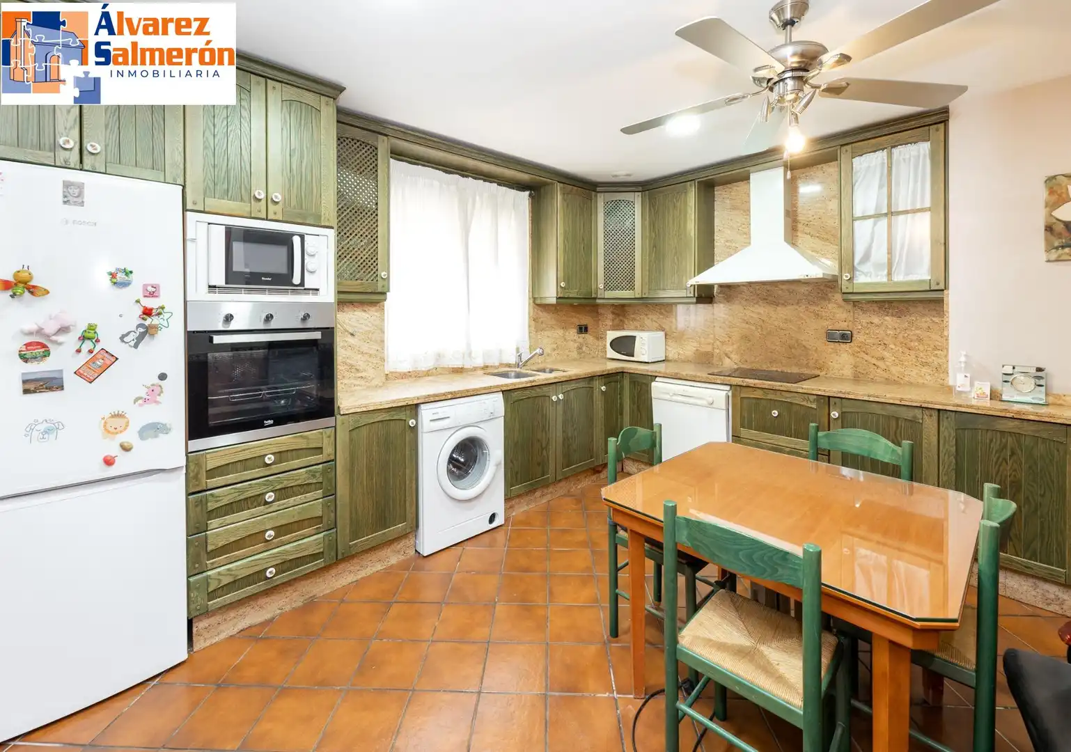 Cocina de Casa o chalet en venta en Monachil con Aire acondicionado, Calefacción y Jardín privado