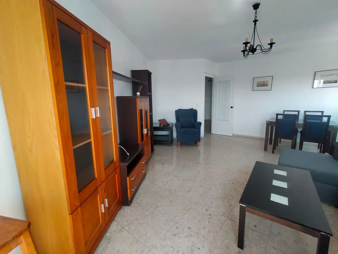Sala d'estar de Pis de lloguer en La Línea de la Concepción amb Moblat