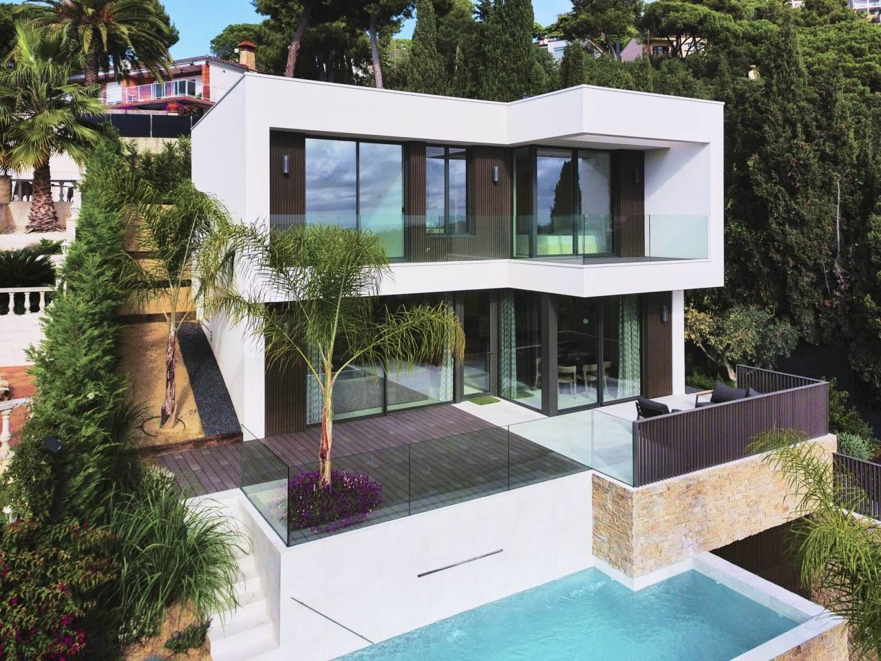 Vista exterior de Casa o xalet en venda en Lloret de Mar amb Aire condicionat, Calefacció i Jardí privat