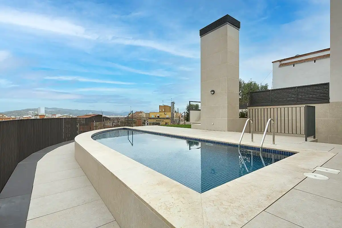 Piscina de Pis de lloguer en Barcelona amb Aire condicionat, Calefacció i Parquet