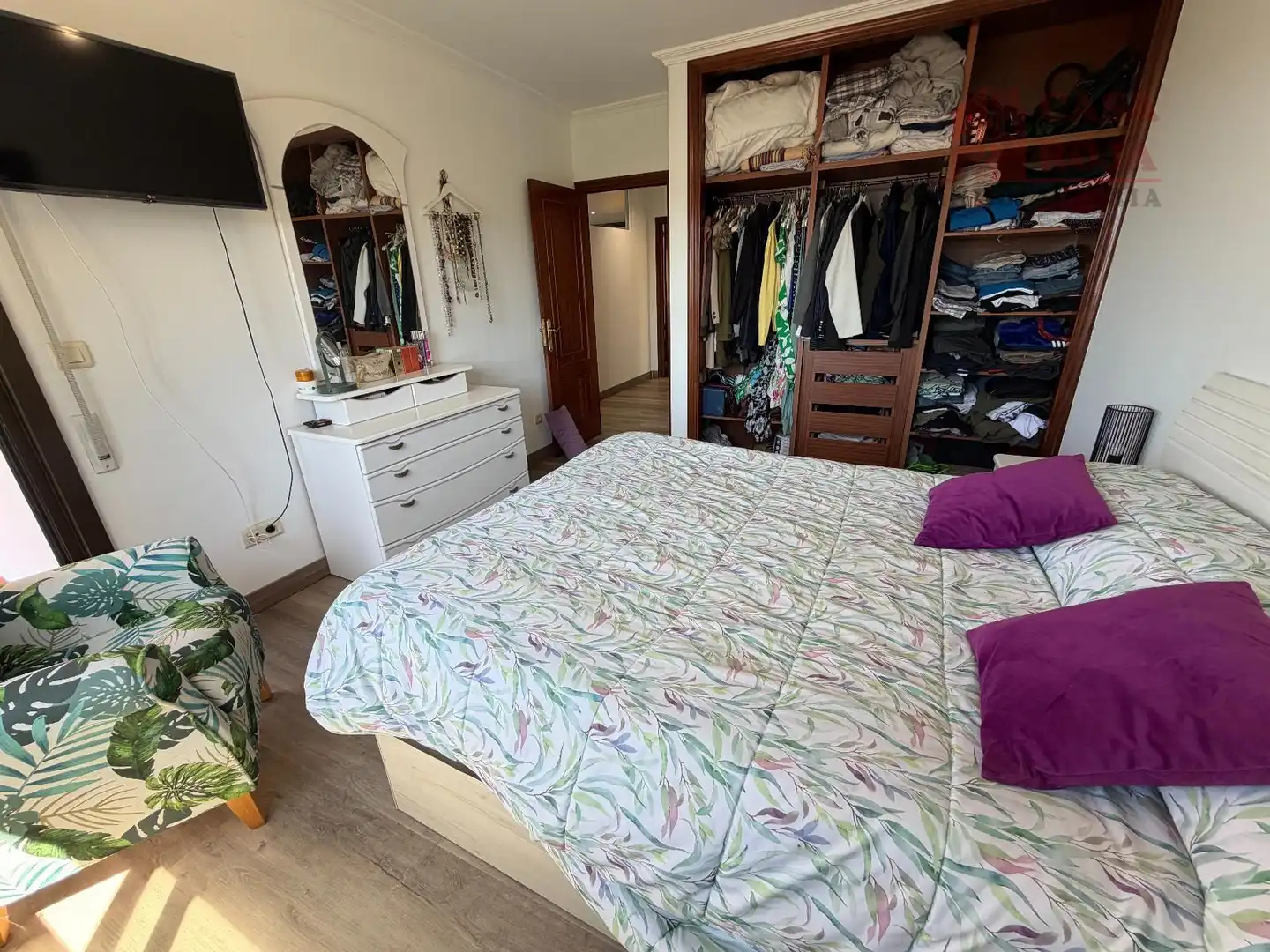 Dormitori de Casa o xalet en venda en Cangas  amb Calefacció, Terrassa i Moblat