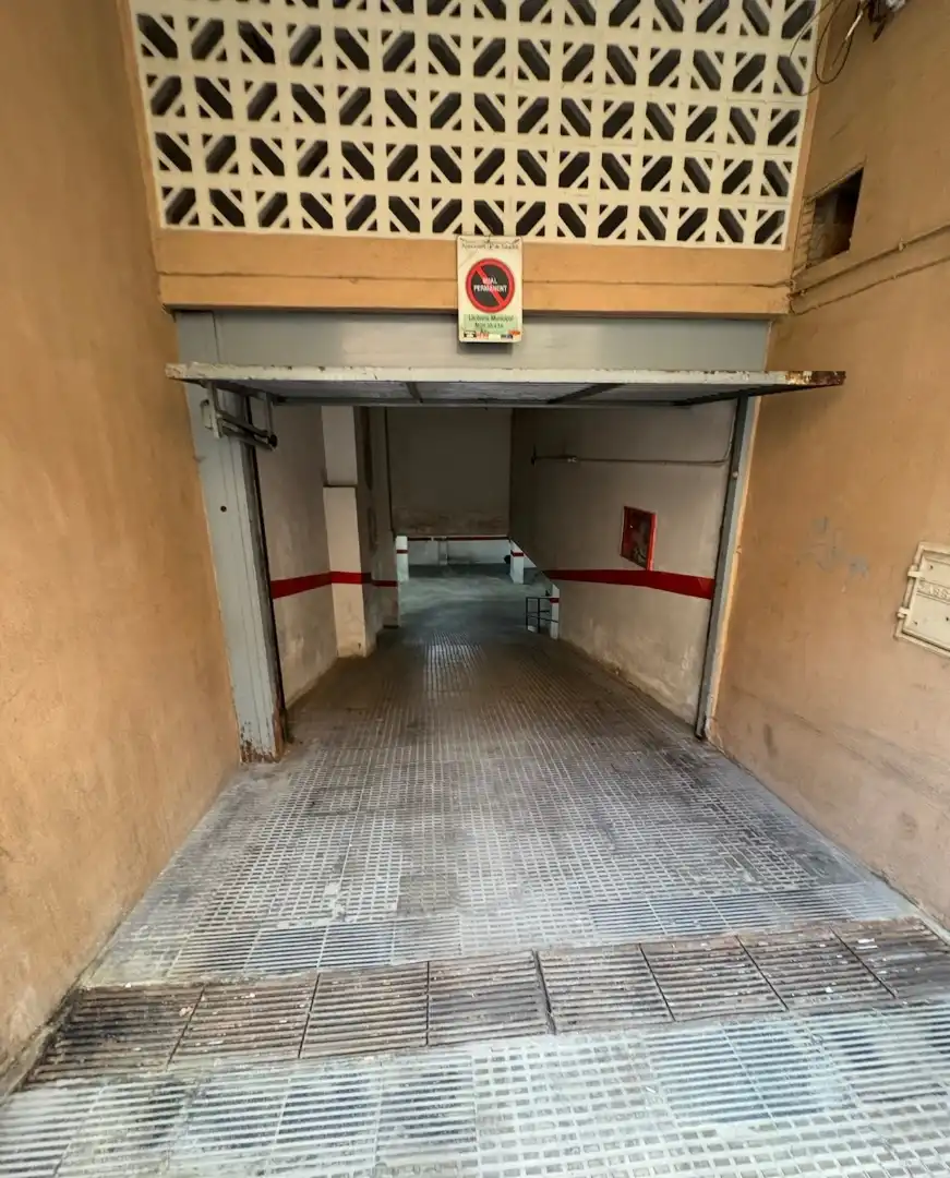 Motorradstellplatz mit Aufzug zur Miete in Carrer de Casanovas i Bosch 57, imagen 4