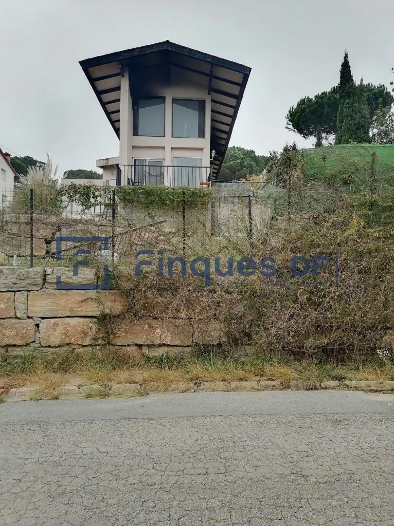 Detached house with garden for sale in Montbarbat