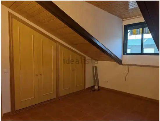 Piso en venta en Navaluenga con Calefacción y Trastero