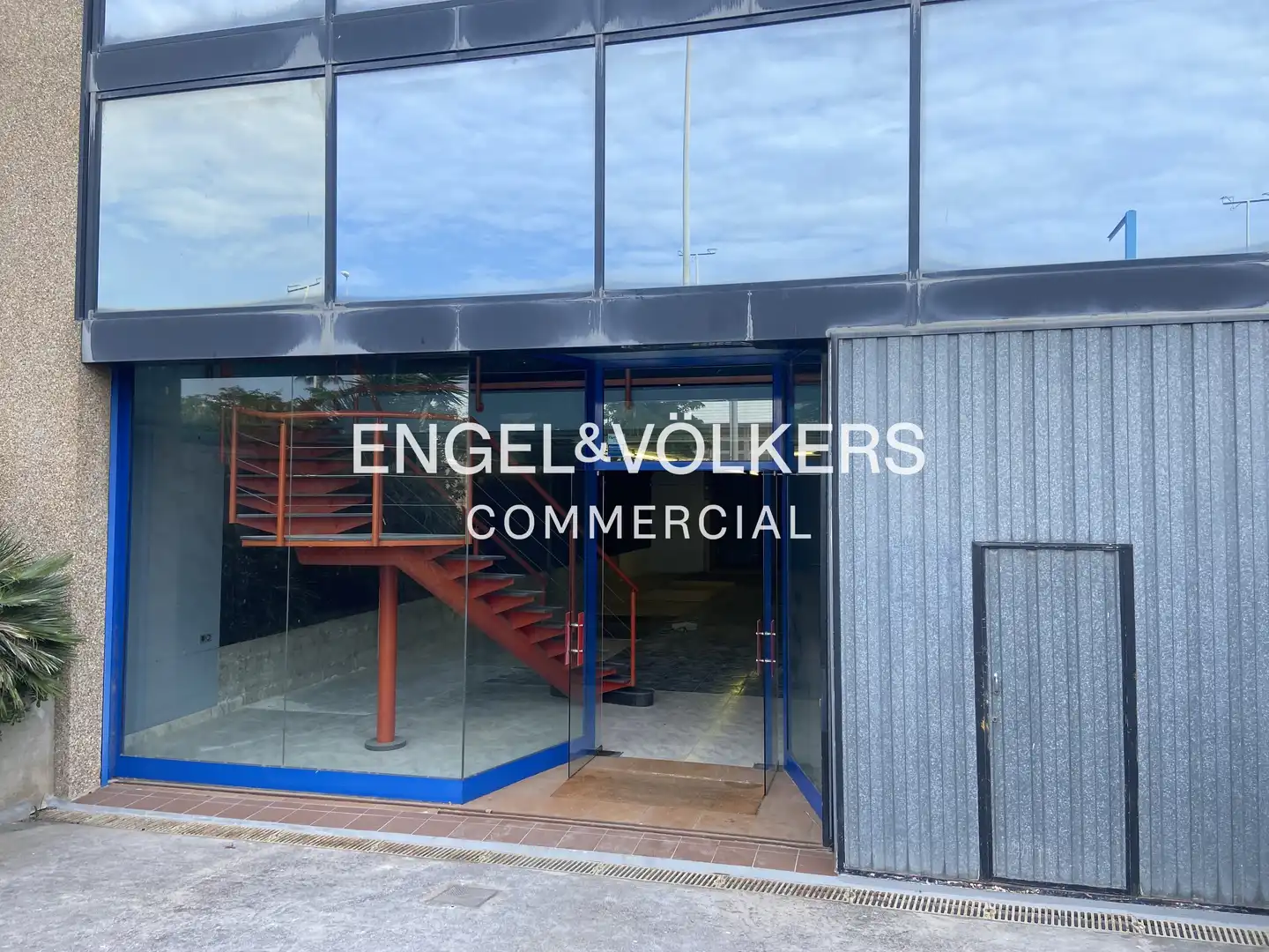 Außenansicht von Fabrikhallen zum Verkauf in El Prat de Llobregat