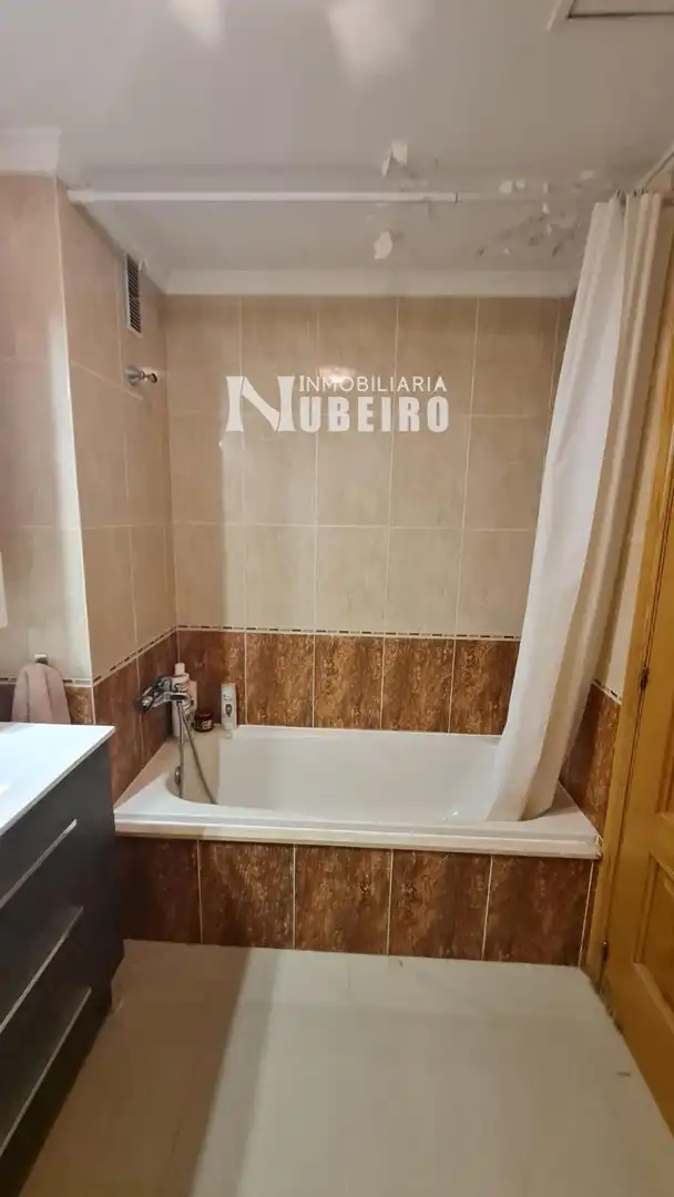 Bany de Pis de lloguer en Lugo amb Moblat